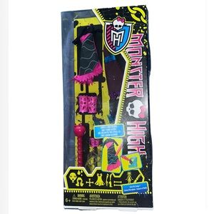 Monster high outfit/accessories